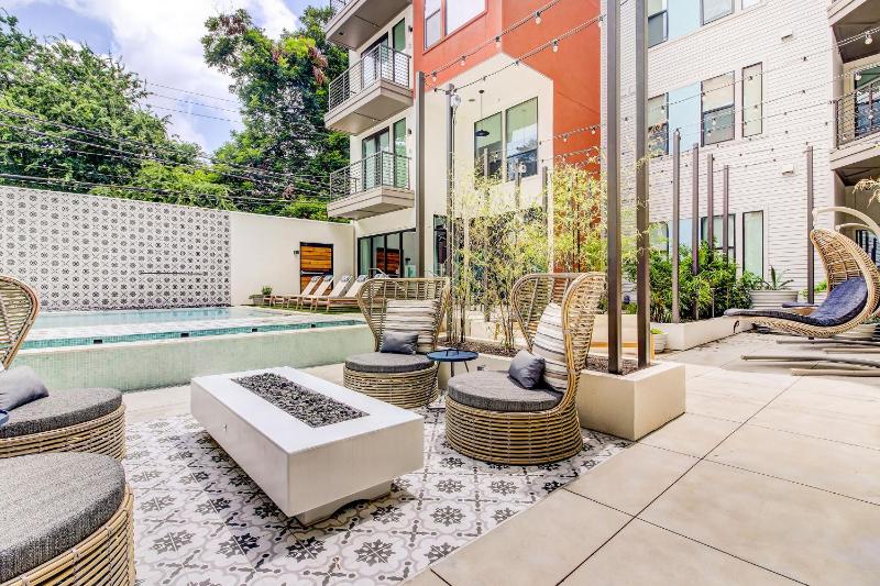 Sentral East Austin at 1614 E Sixth - image 1