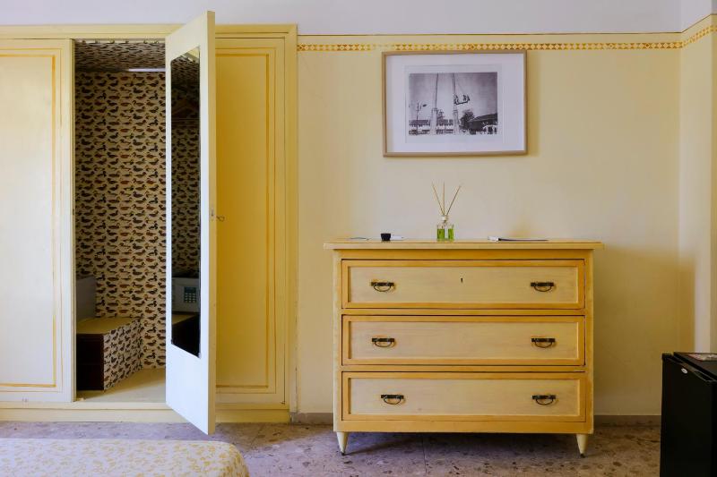 Double Room image 4