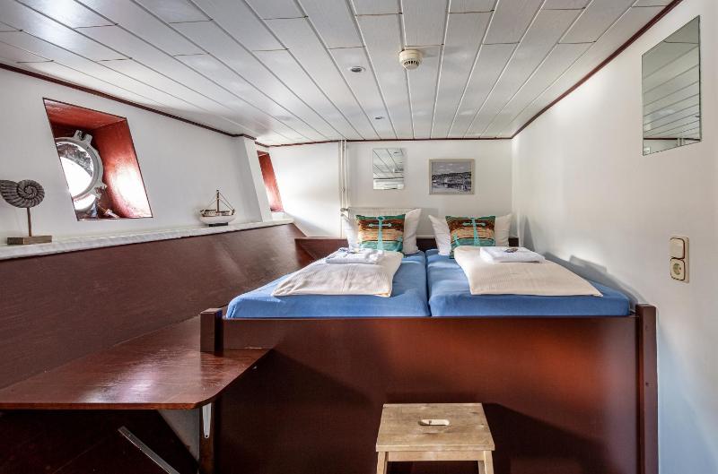 Cabin on Boat (2 Adults) image 3