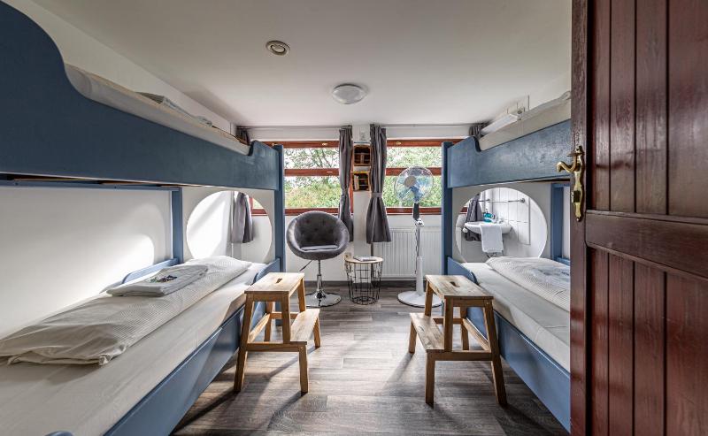 Cabin on Boat (4 Adults) image 3