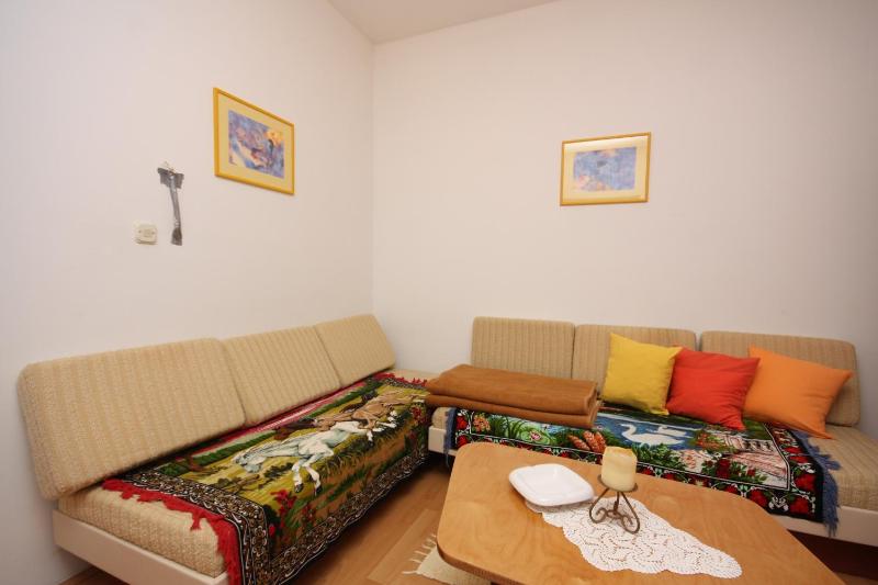 One-Bedroom Apartment with Terrace and Sea View image 1