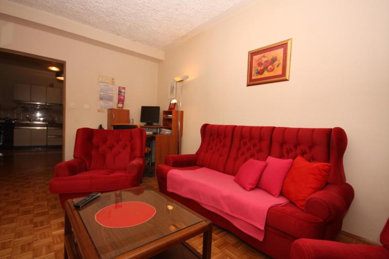 Three-Bedroom Apartment with Terrace and Sea View image 1
