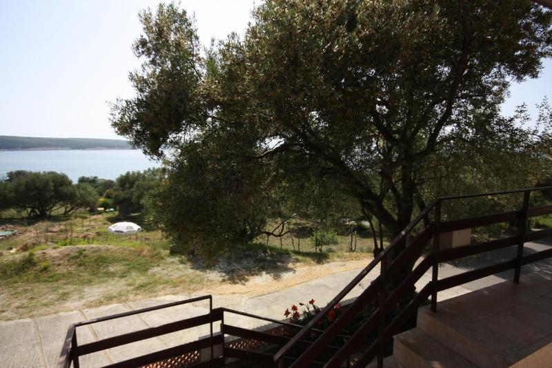 Three-Bedroom Apartment with Terrace and Sea View image 3