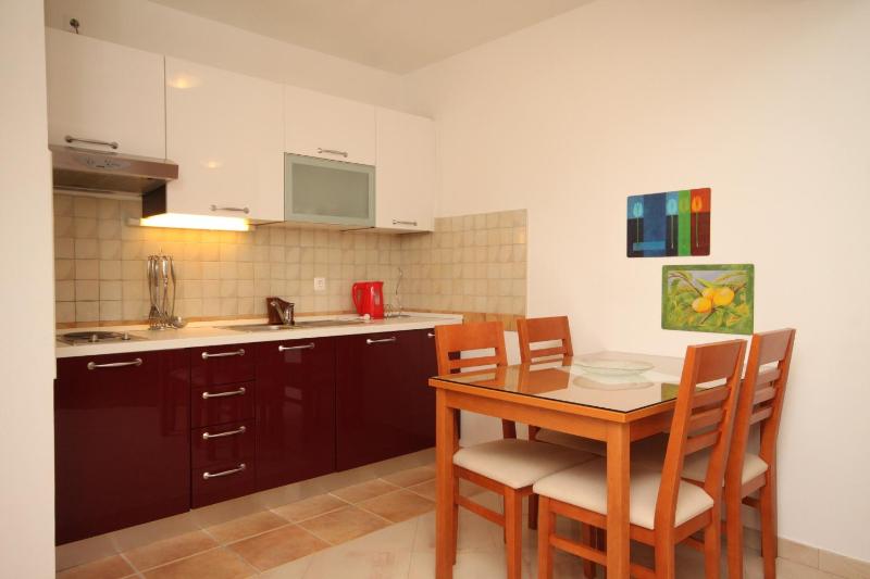 Apartments with a parking space Makarska - 3751 - image 15