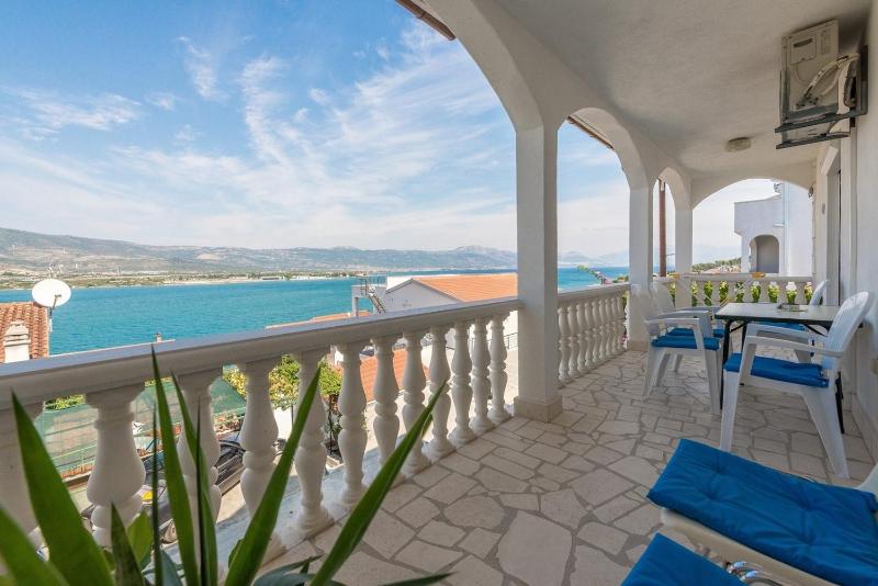 Two-Bedroom Apartment with Terrace and Sea View image 2