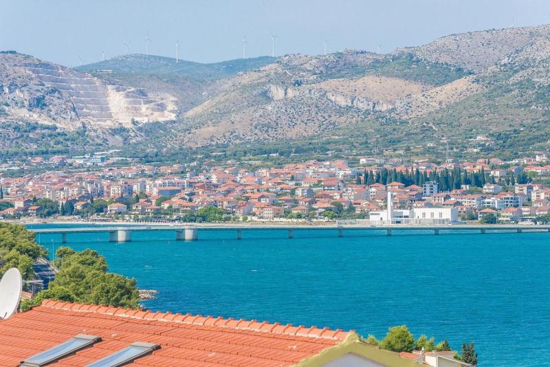 Two-Bedroom Apartment with Terrace and Sea View image 2