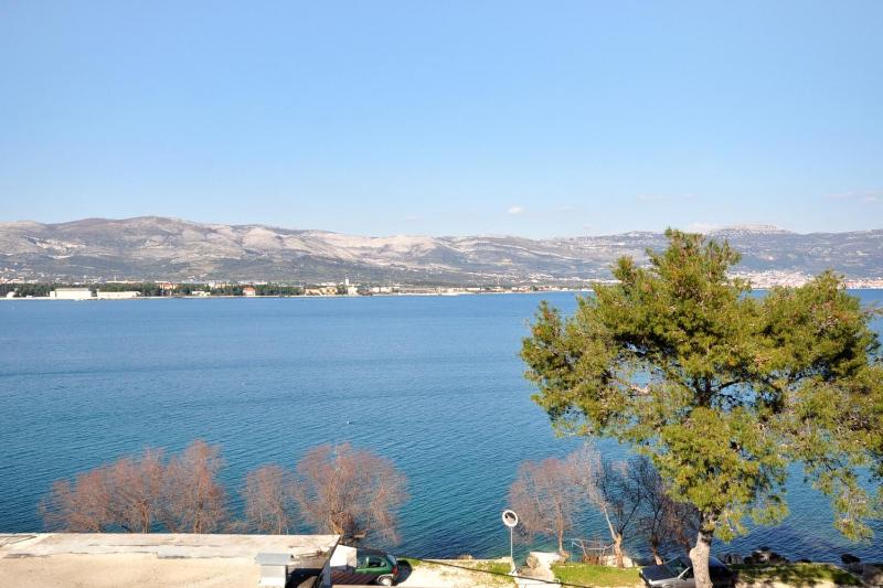 Two-Bedroom Apartment with Balcony and Sea View image 3