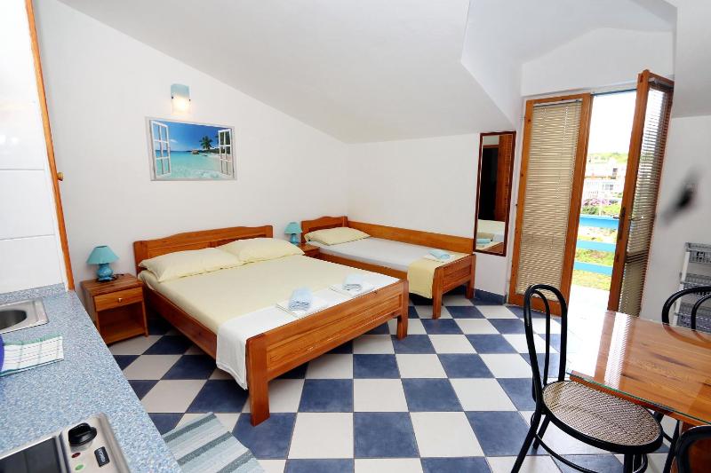 Studio with Balcony and Sea View image 1