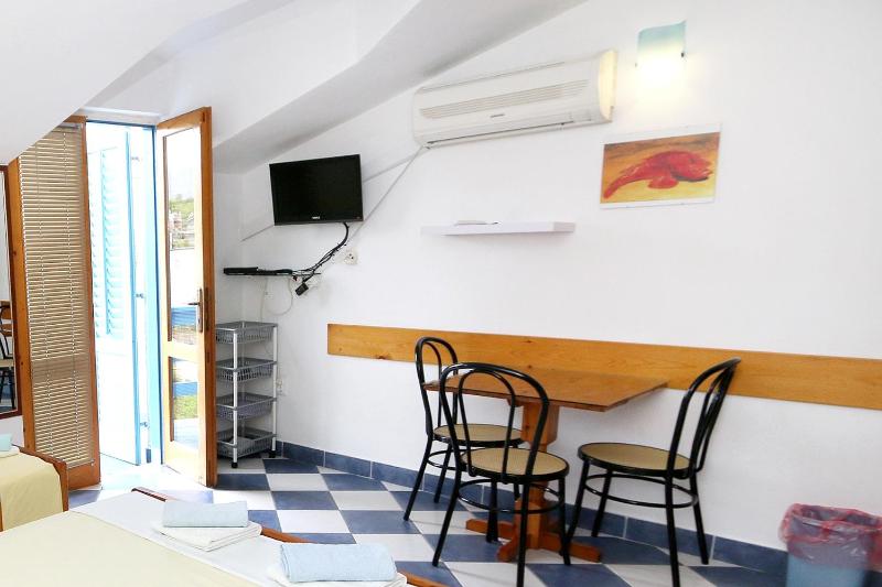 Studio with Balcony and Sea View image 4
