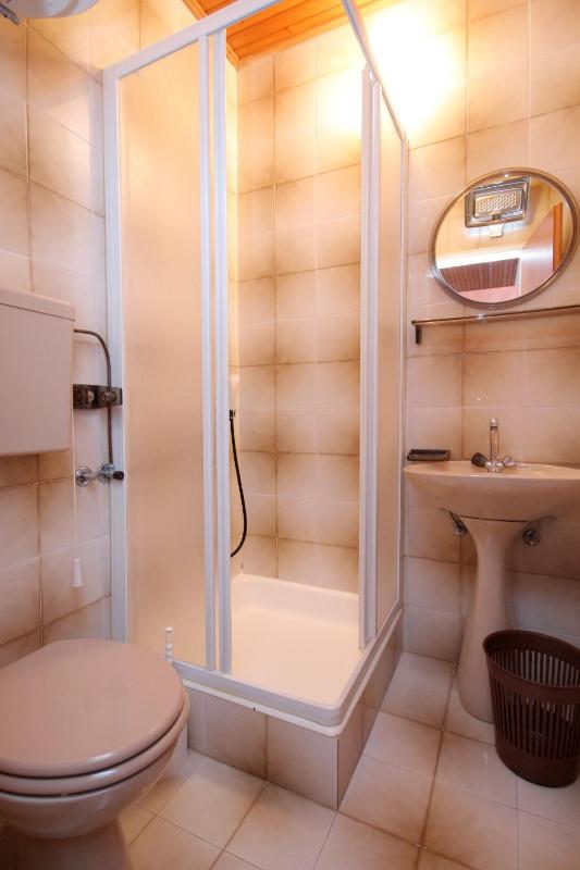 Double Room with Terrace and Sea View   image 4