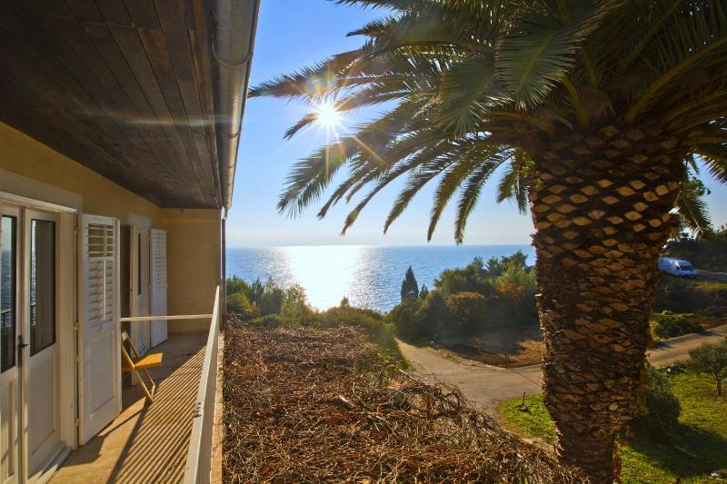 Apartment with Balcony and Sea View image 4