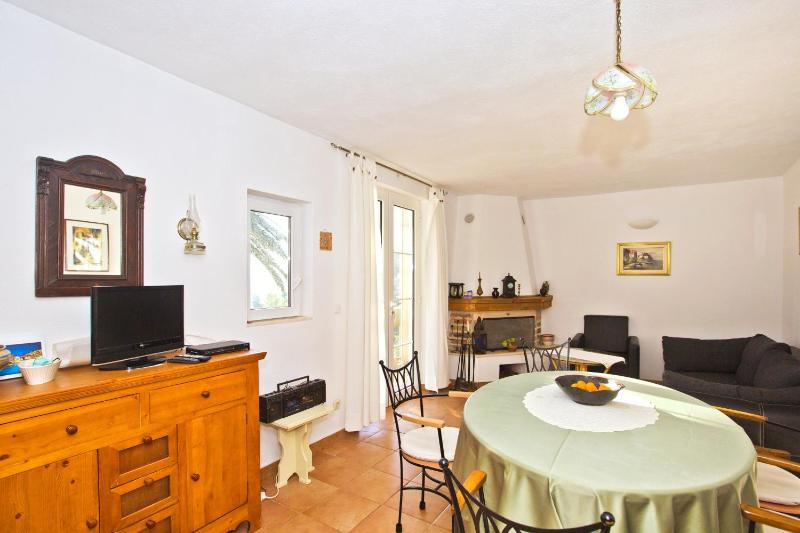 One-Bedroom Apartment with Balcony and Sea View image 3