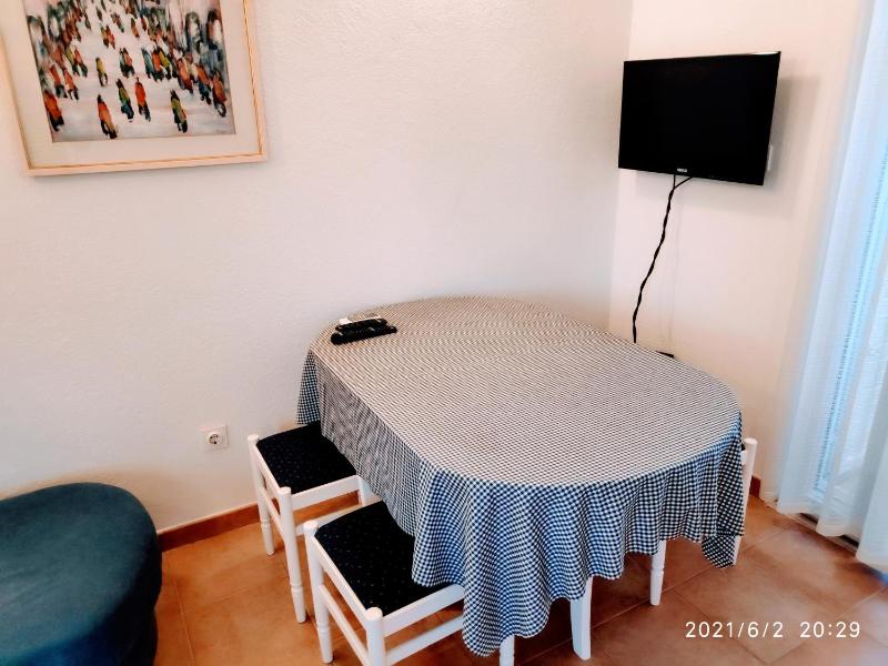 One-Bedroom Apartment with Terrace and Sea View image 3