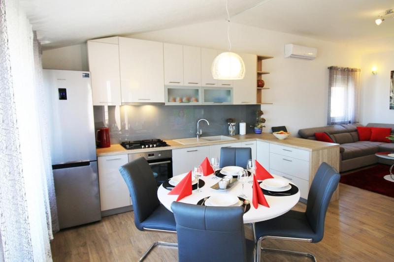 Apartments by the sea Rogoznica - 1089 - image 16
