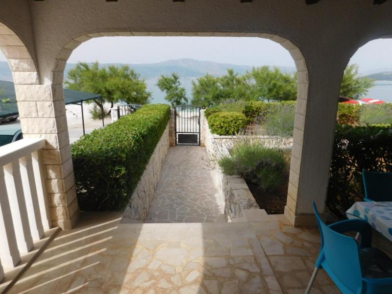One-Bedroom Apartment with Terrace and Sea View image 2