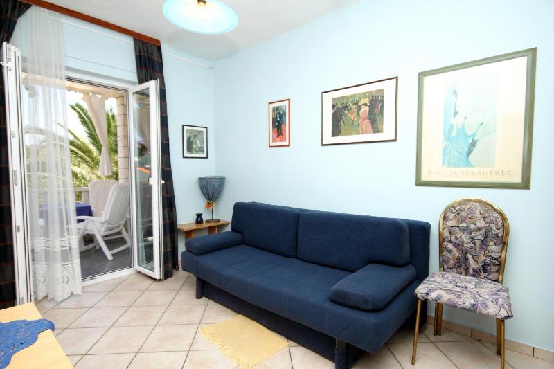One-Bedroom Apartment with Terrace and Sea View image 1