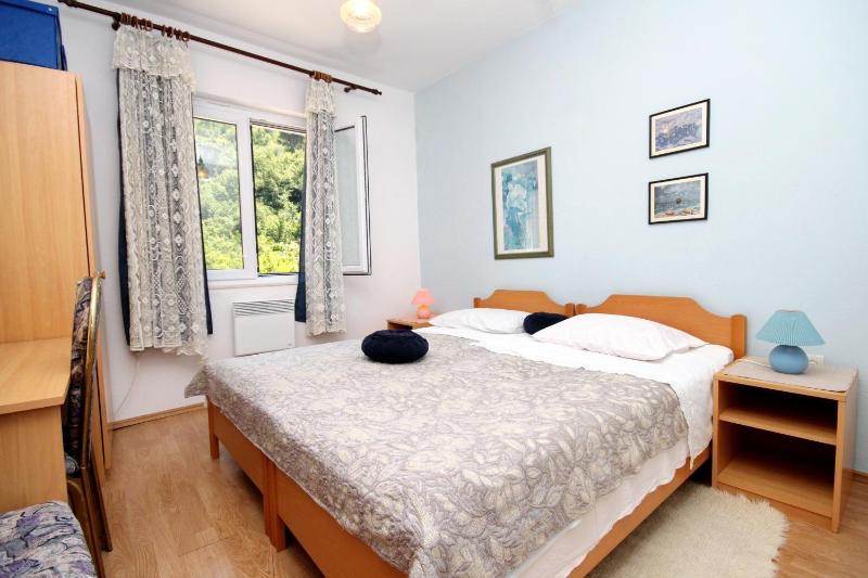 One-Bedroom Apartment with Terrace and Sea View image 4