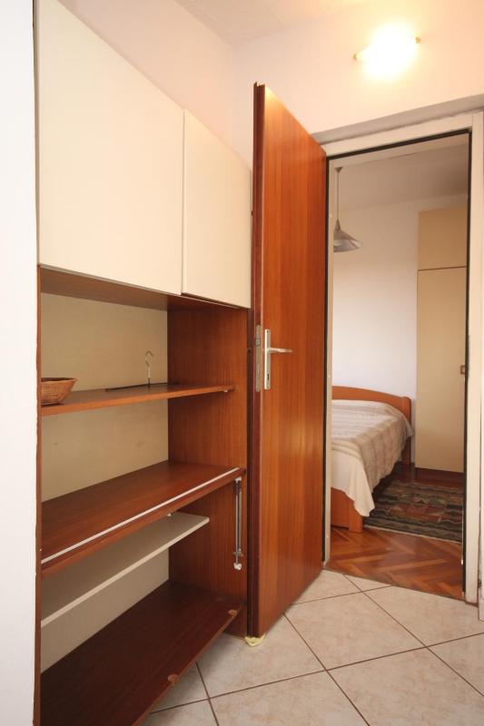 One-Bedroom Apartment image 2