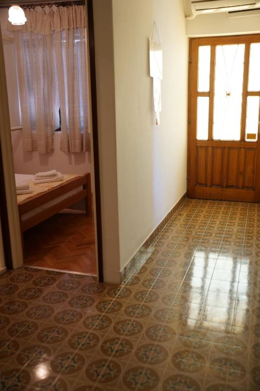 Three-Bedroom Apartment with Terrace and Sea View image 2