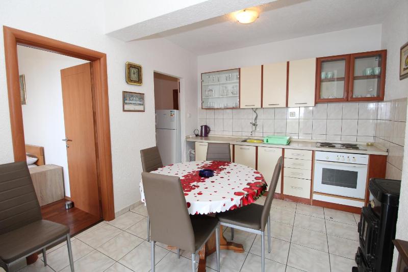 Apartments by the sea Mandre Pag - 4084 - image 12