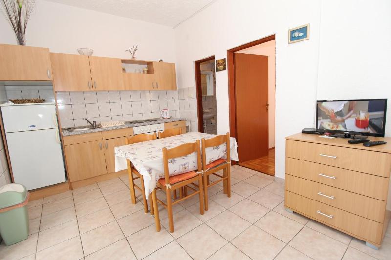 Apartments by the sea Mandre Pag - 4084 - image 18