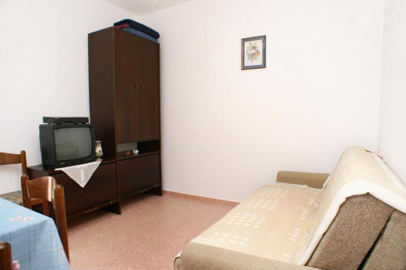 One-Bedroom Apartment with Terrace and Sea View image 1