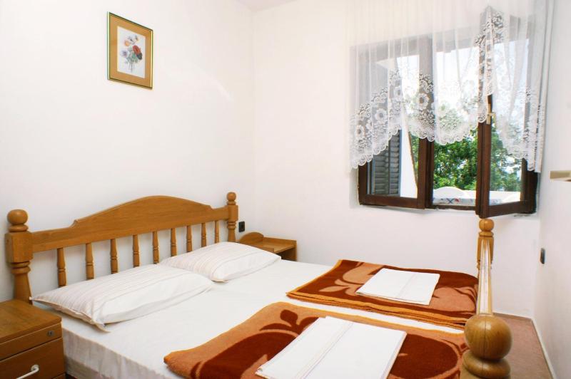 One-Bedroom Apartment with Terrace and Sea View image 3