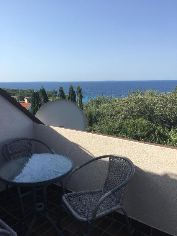 One-Bedroom Apartment with Terrace and Sea View image 3
