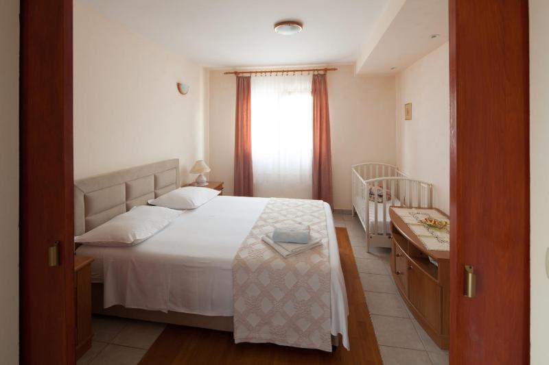 Apartments by the sea Bilo Primosten - 4191 - image 31