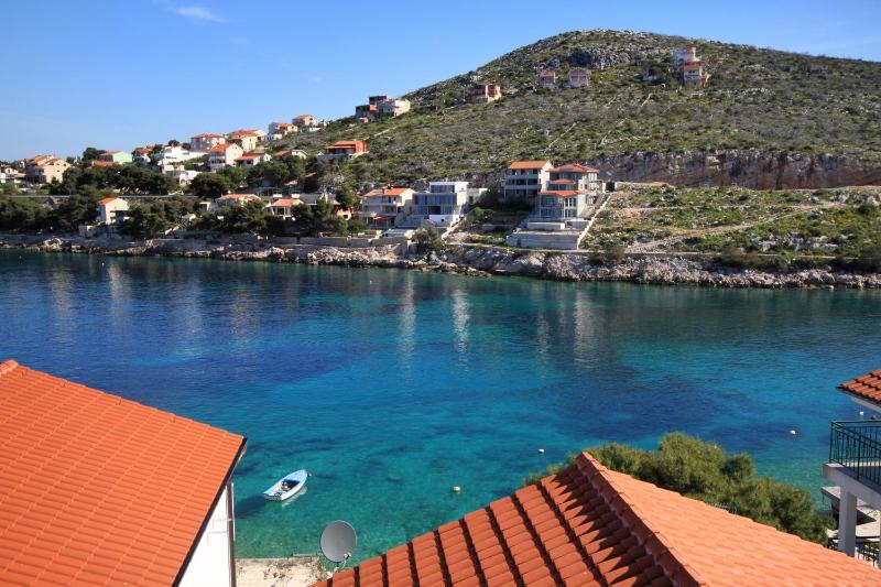 One-Bedroom Apartment with Terrace and Sea View image 3