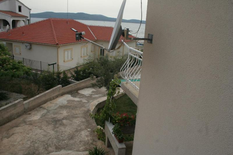Three-Bedroom Apartment with Terrace and Sea View image 2
