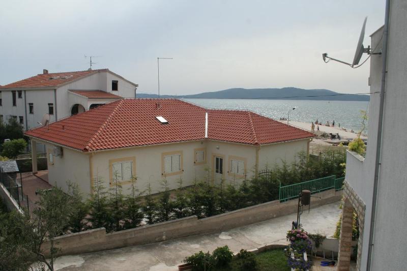 Three-Bedroom Apartment with Terrace and Sea View image 4