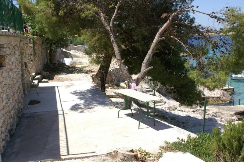 Apartments by the sea Bilo Primosten - 4189 - image 14