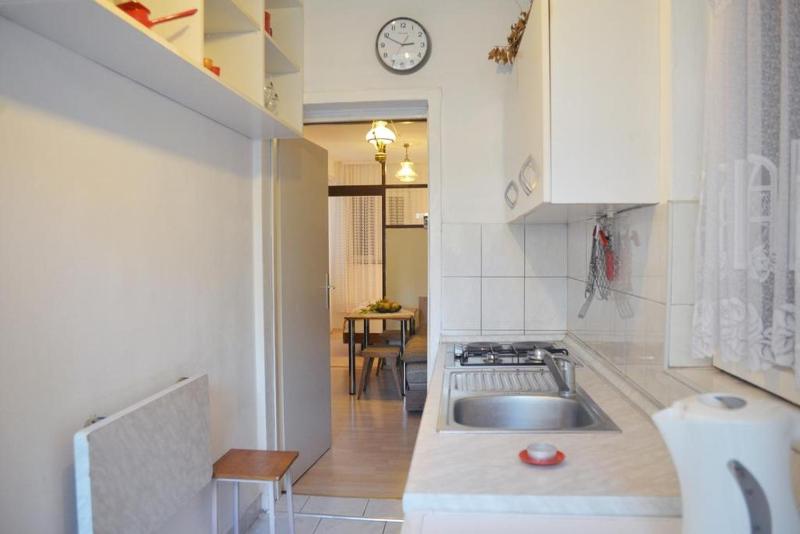 One-Bedroom Apartment with Terrace image 4