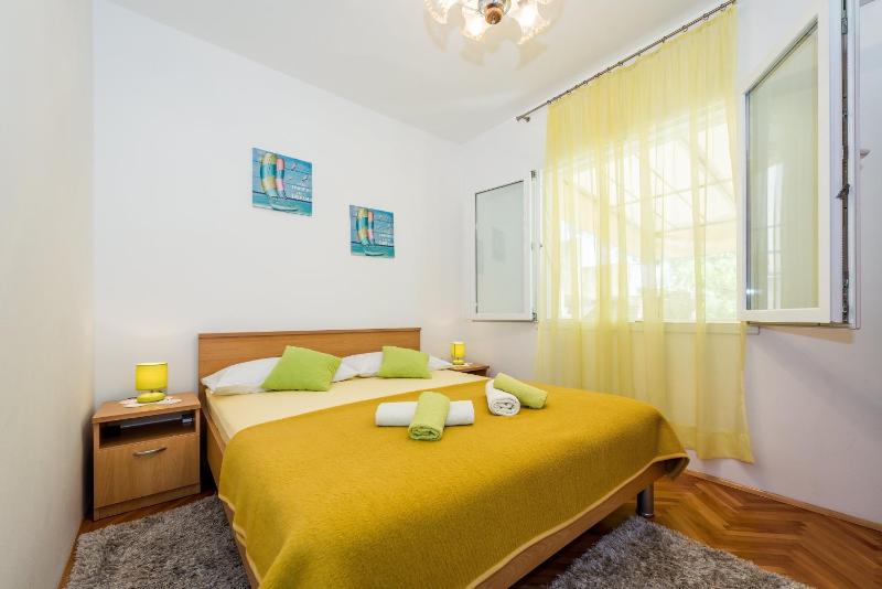 One-Bedroom Apartment with Terrace and Sea View image 1