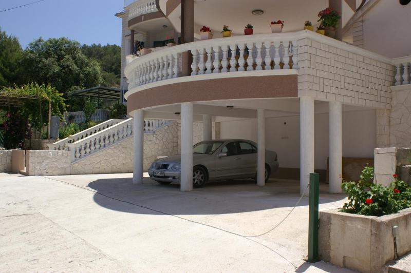Apartments by the sea Bilo Primosten - 4168 - image 6