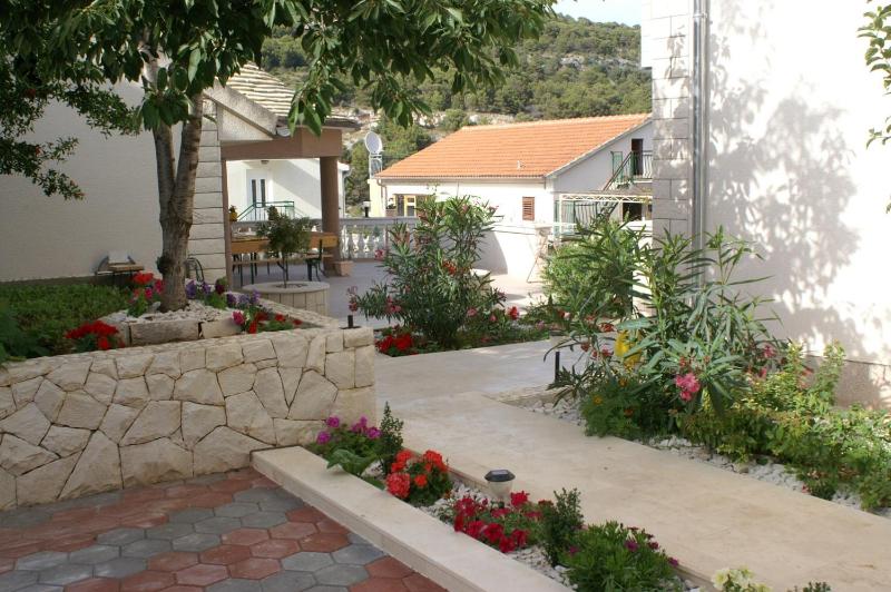Apartments by the sea Bilo Primosten - 4202 - image 39