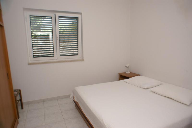 Apartments by the sea Bilo Primosten - 4202 - image 18