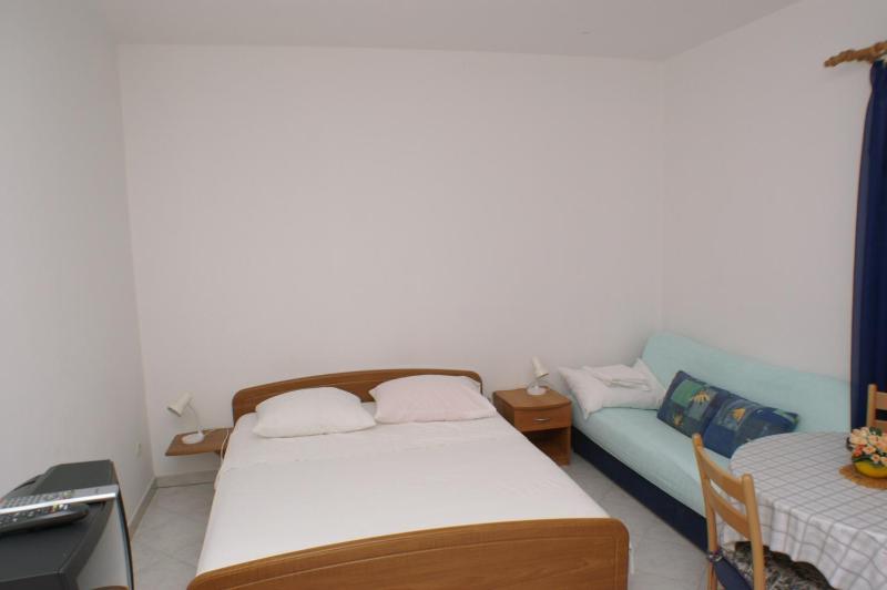 Apartments by the sea Bilo Primosten - 4202 - image 26