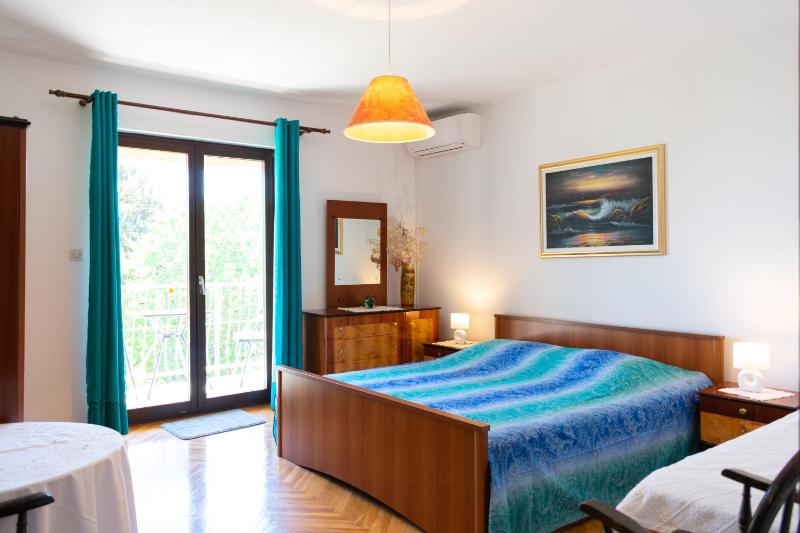 One-Bedroom Apartment with Balcony and Sea View image 1