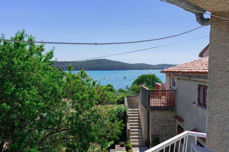 One-Bedroom Apartment with Balcony and Sea View image 4