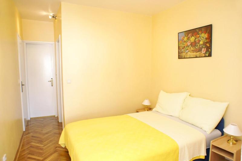 One-Bedroom Apartment with Terrace image 3