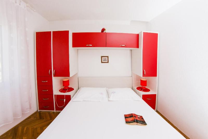 One-Bedroom Apartment with Terrace and Sea View image 4