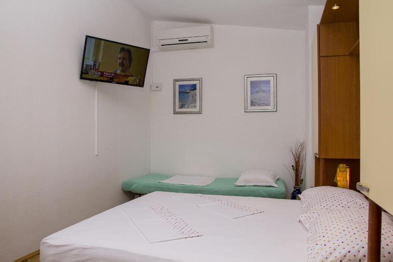 Two-Bedroom Apartment with Terrace and Sea View image 1