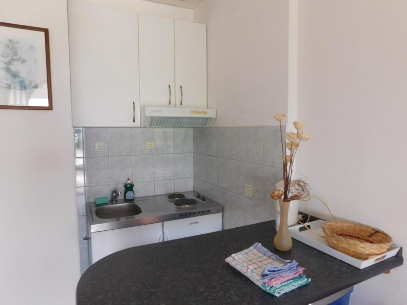 One-Bedroom Apartment with Terrace and Sea View image 4