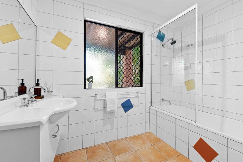 Corona St Secluded Sunshine Beach Duplex with Private Pool - image 5