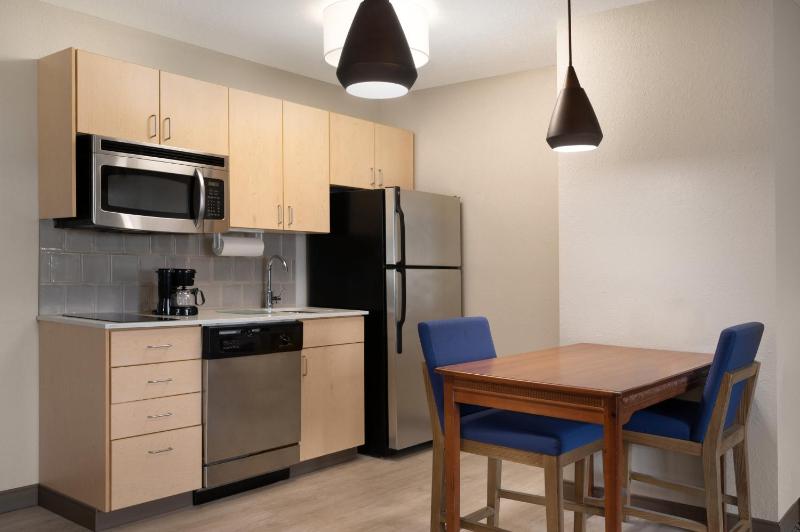 One Bedroom Suite with One Queen Bed image 3