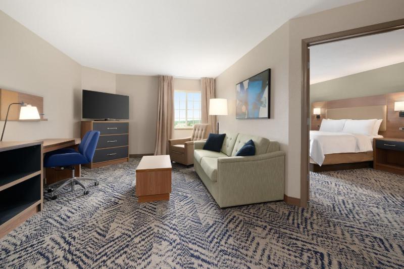 One Bedroom Suite with One Queen Bed image 2