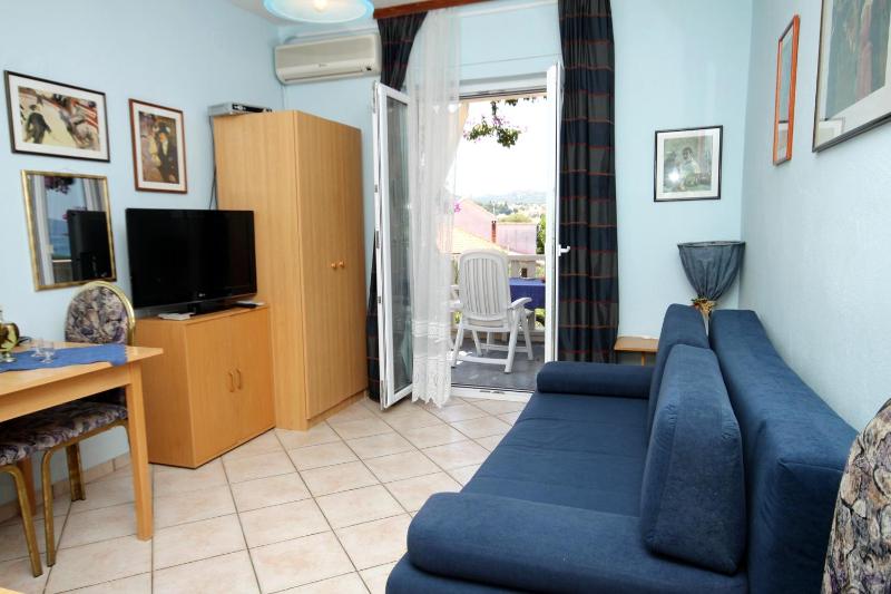 One-Bedroom Apartment with Terrace and Sea View image 3