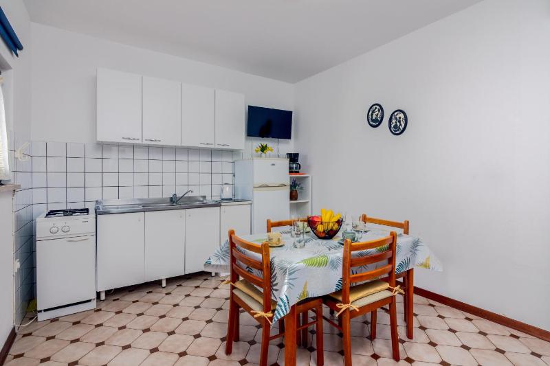 Two-Bedroom Apartment with Terrace image 4